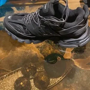 Balenciaga tracks size 10, in very good condition had on 1 Balenciaga | Shoes | Balenciaga Tracks Size In Very Good  main image 3